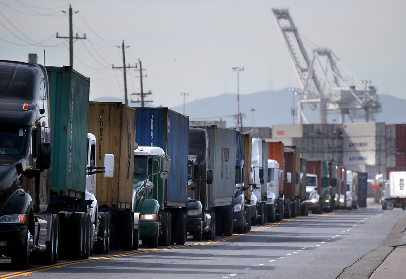 Illustration for article titled Why Are These Massive Cargo Ships Trapped at 29 U.S. Ports?